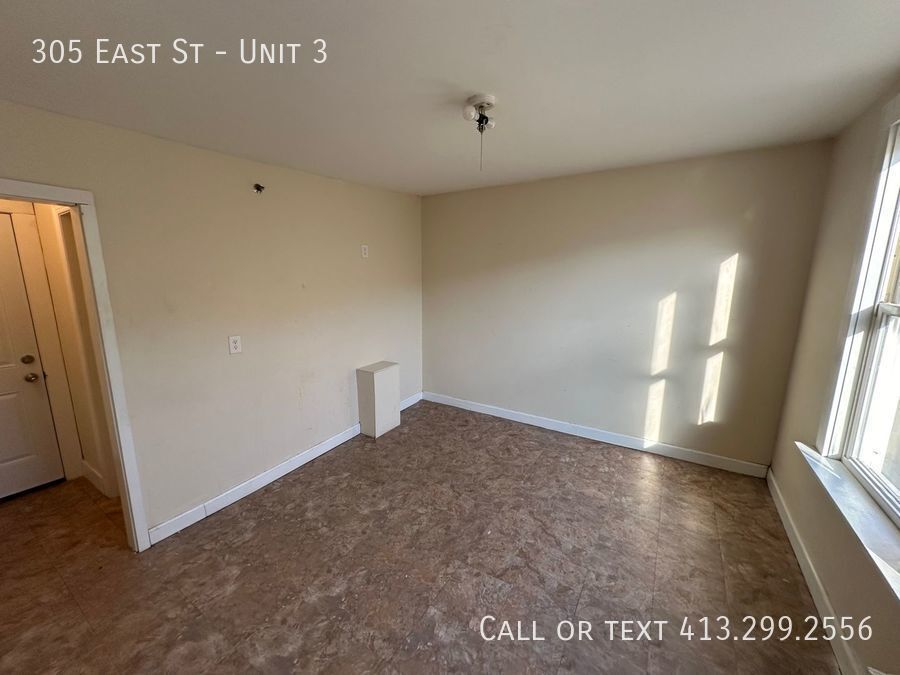 Building Photo - One Bedroom Unit in the Heart of Ludlow. U...