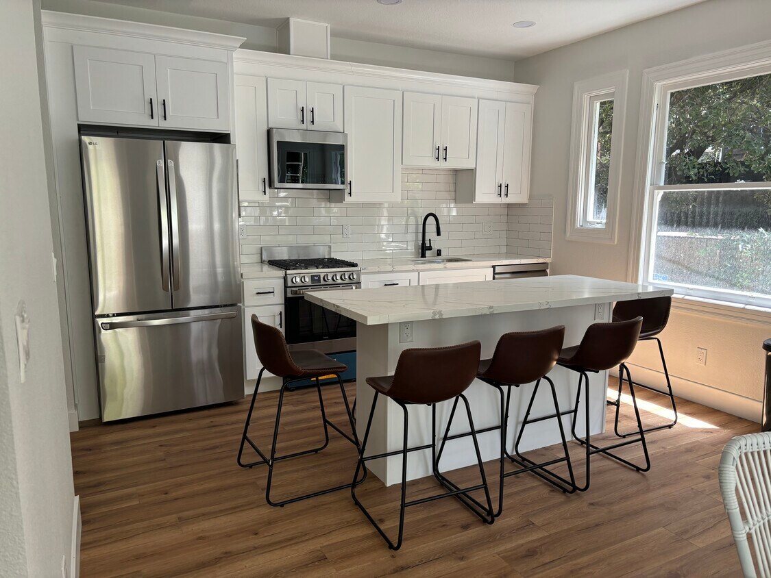 Foto principal - 2832 Derby St