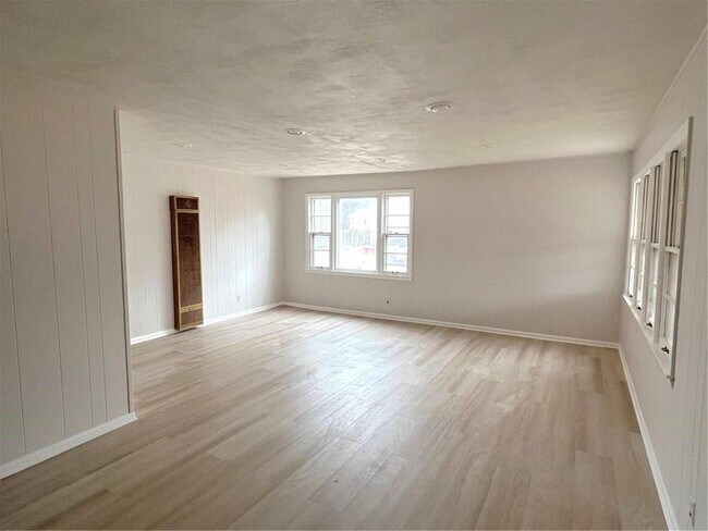 Foto del edificio - 800-802 E 75th Terrace - Duplex