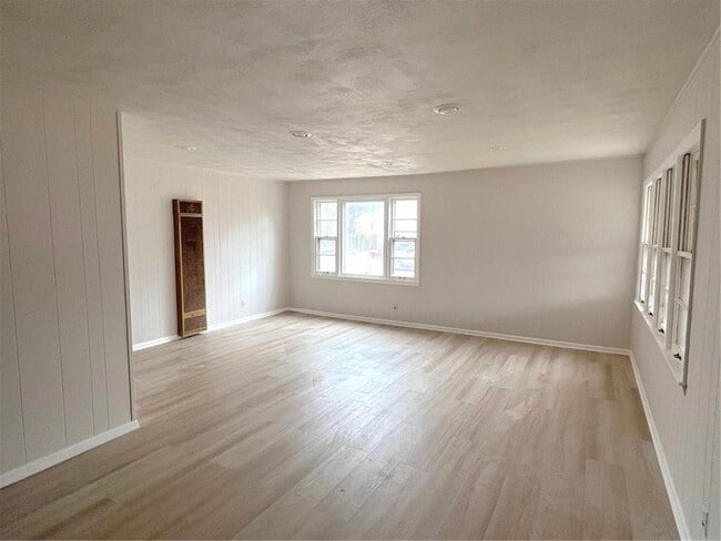 Building Photo - 800-802 E 75th Terrace - Duplex