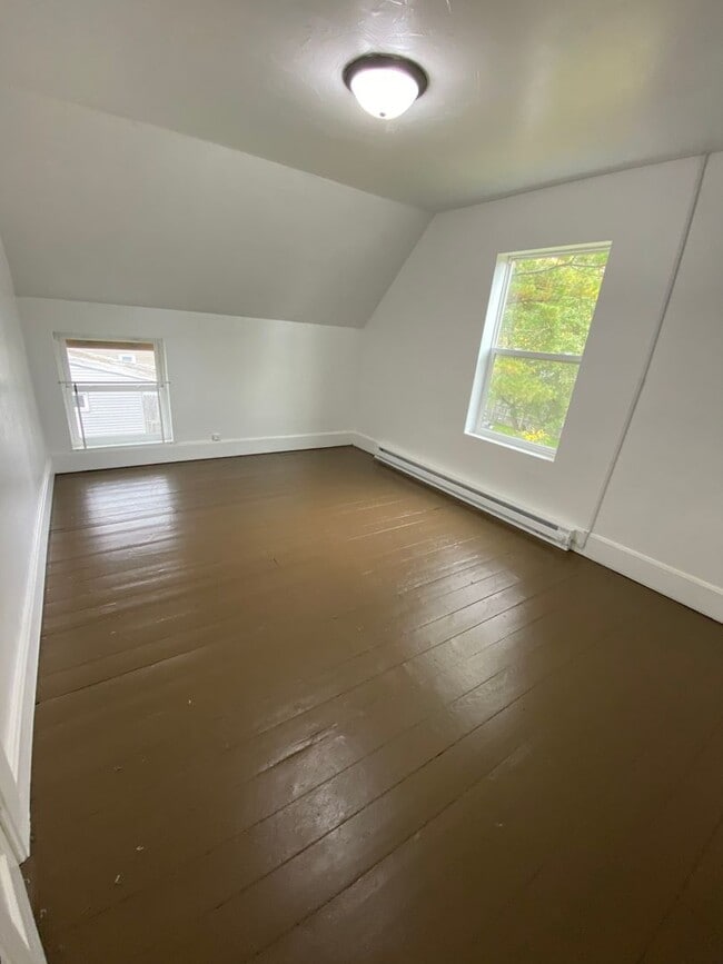 Building Photo - 341 Pecor St