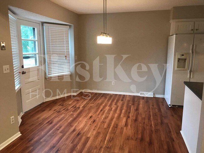 Foto del edificio - 804 NE Karapat Dr