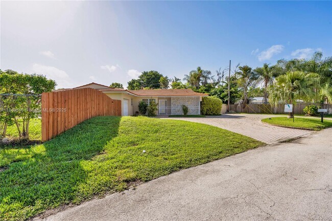 Foto del edificio - 8825-8885 SW 85th Ave