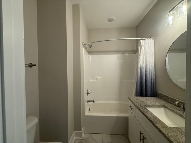 Building Photo - 630 Village Dr