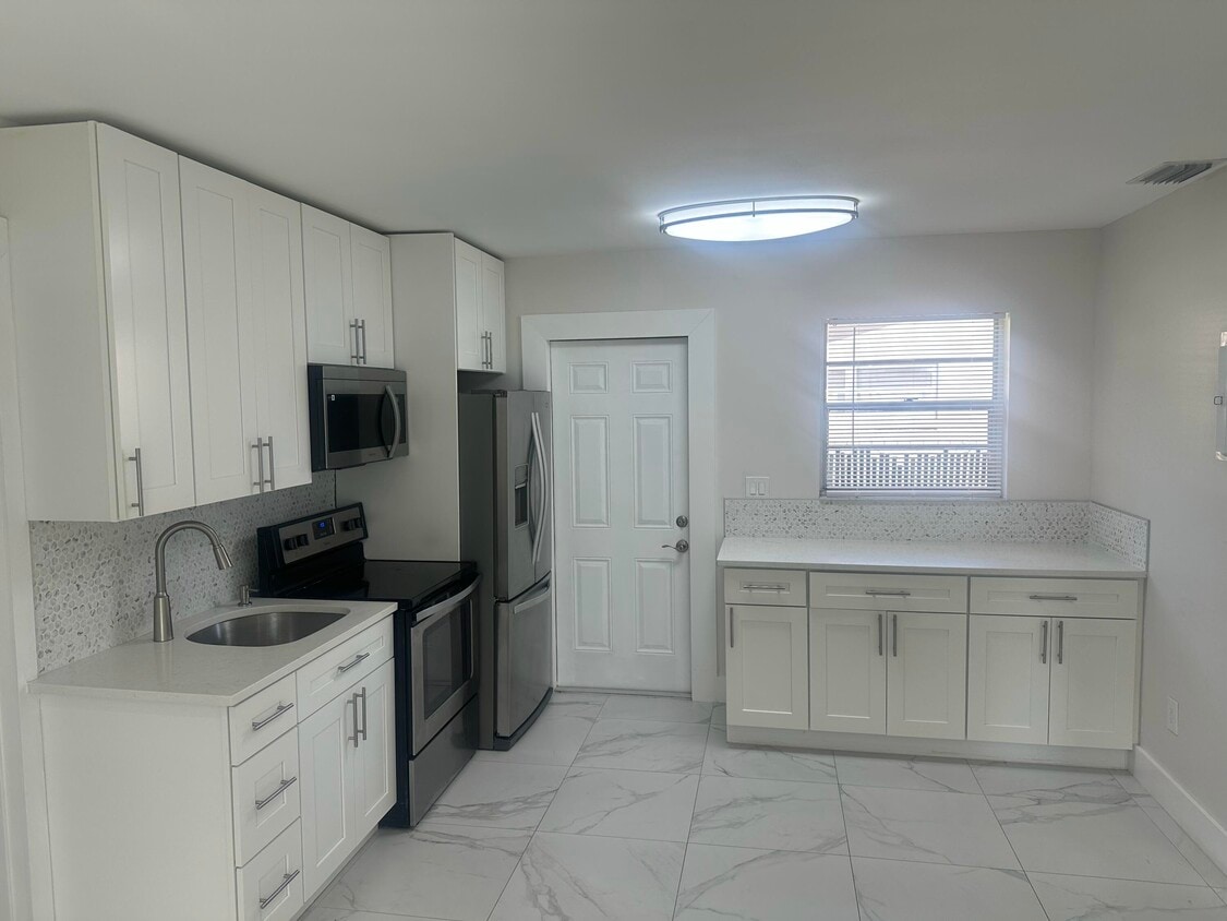 Foto principal - 1227 NW 6th Ave