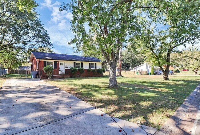 Building Photo - Charming 3BD/1BA Ranch in Windsor Park!