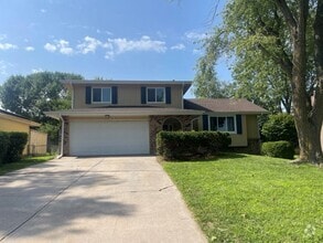 Building Photo - 2109 Nottingham Dr