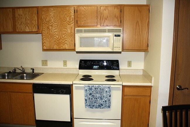 Building Photo - Meadow Lake of Clear Lake Apartments