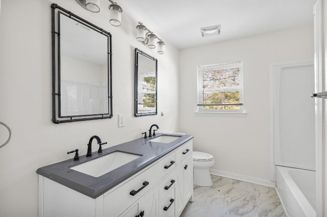 Building Photo - 531 Coe Rd