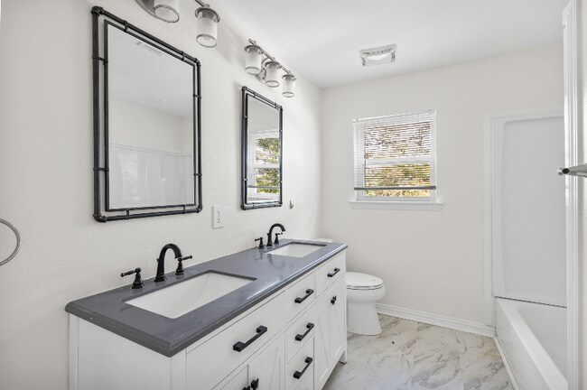 Foto del edificio - 531 Coe Rd