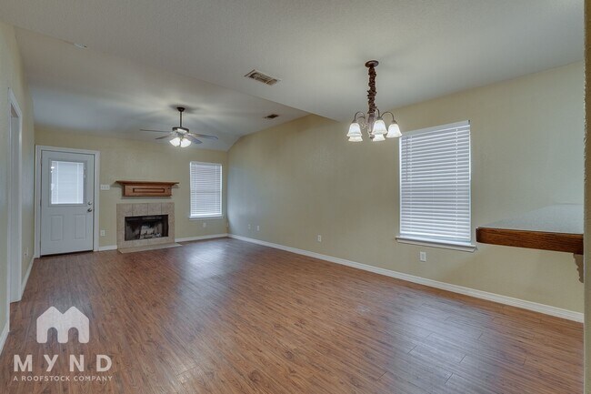 Building Photo - 608 Hilltop Dr