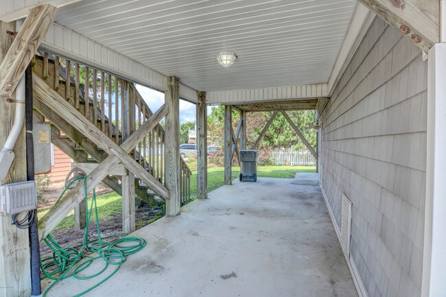 Building Photo - 419 N Topsail Dr