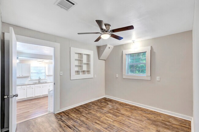 Building Photo - 107 Elm