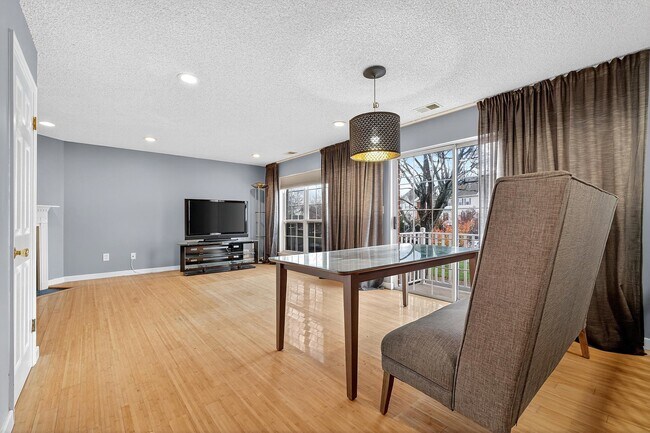 Foto del edificio - 144 Cherry St