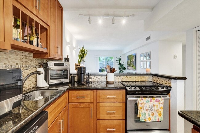 Building Photo - 4600 SW 67th Ave