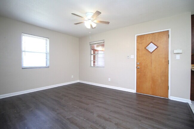 Foto del edificio - Flexible 3BR Home with Bonus Room, Covered Patio & Fully Fenced Yard