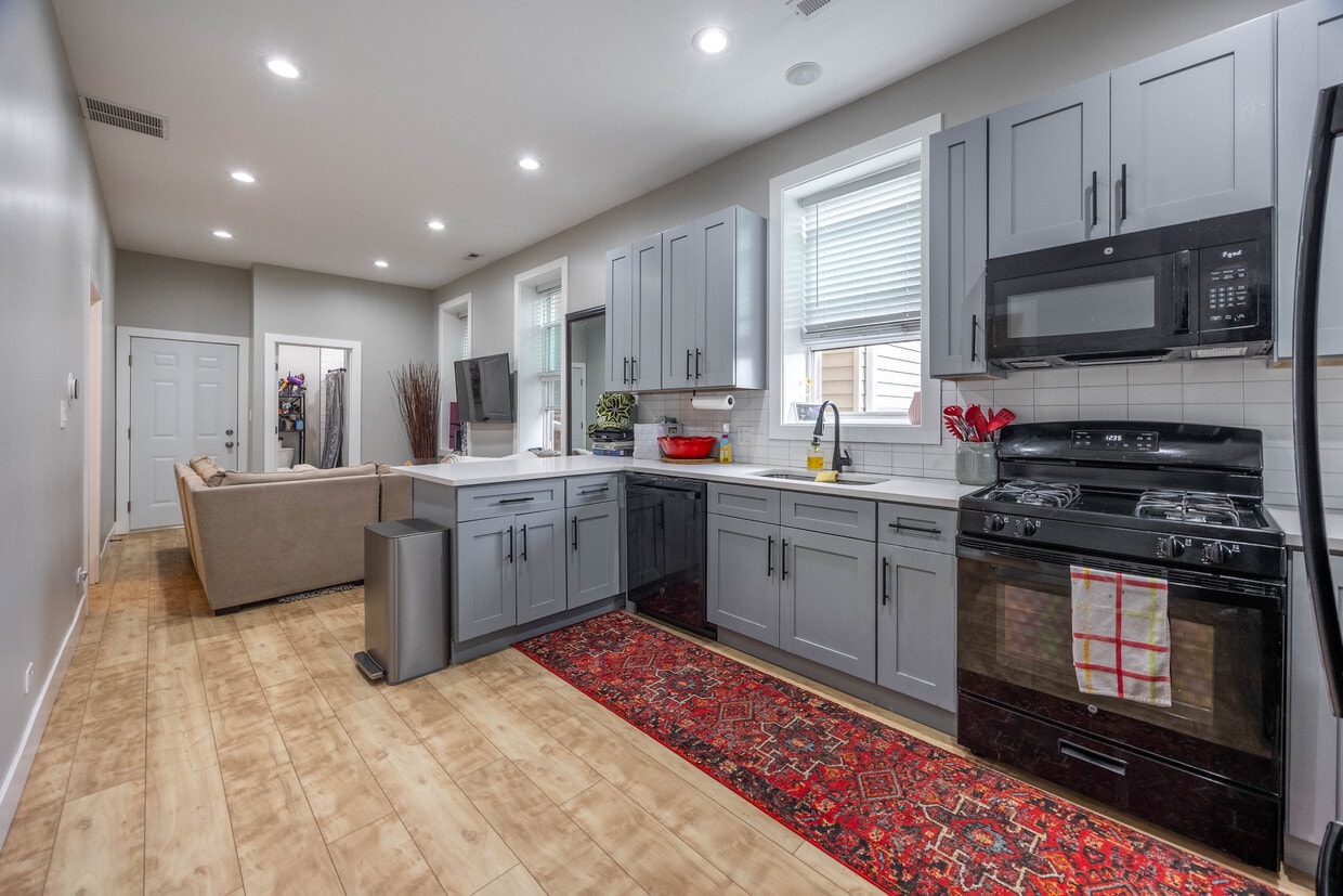Primary Photo - 2243 W 23rd Pl