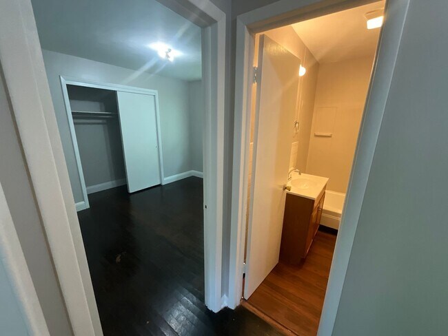 Building Photo - Cozy Ozark Duplex!