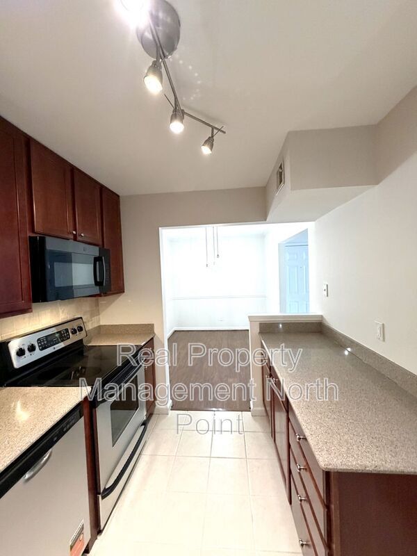 Building Photo - 3513 Essex Ave