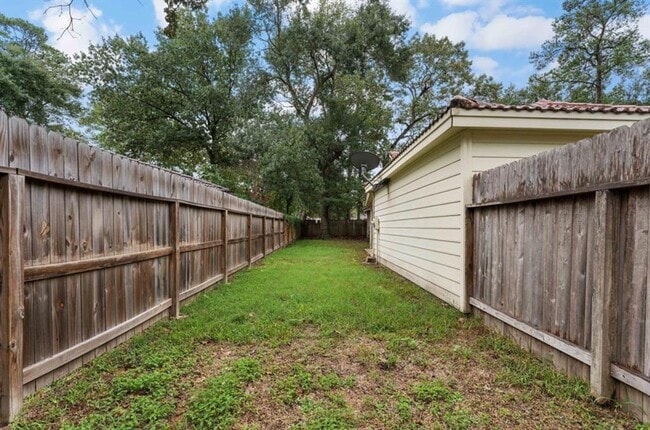 Building Photo - 3710 Fernview Dr
