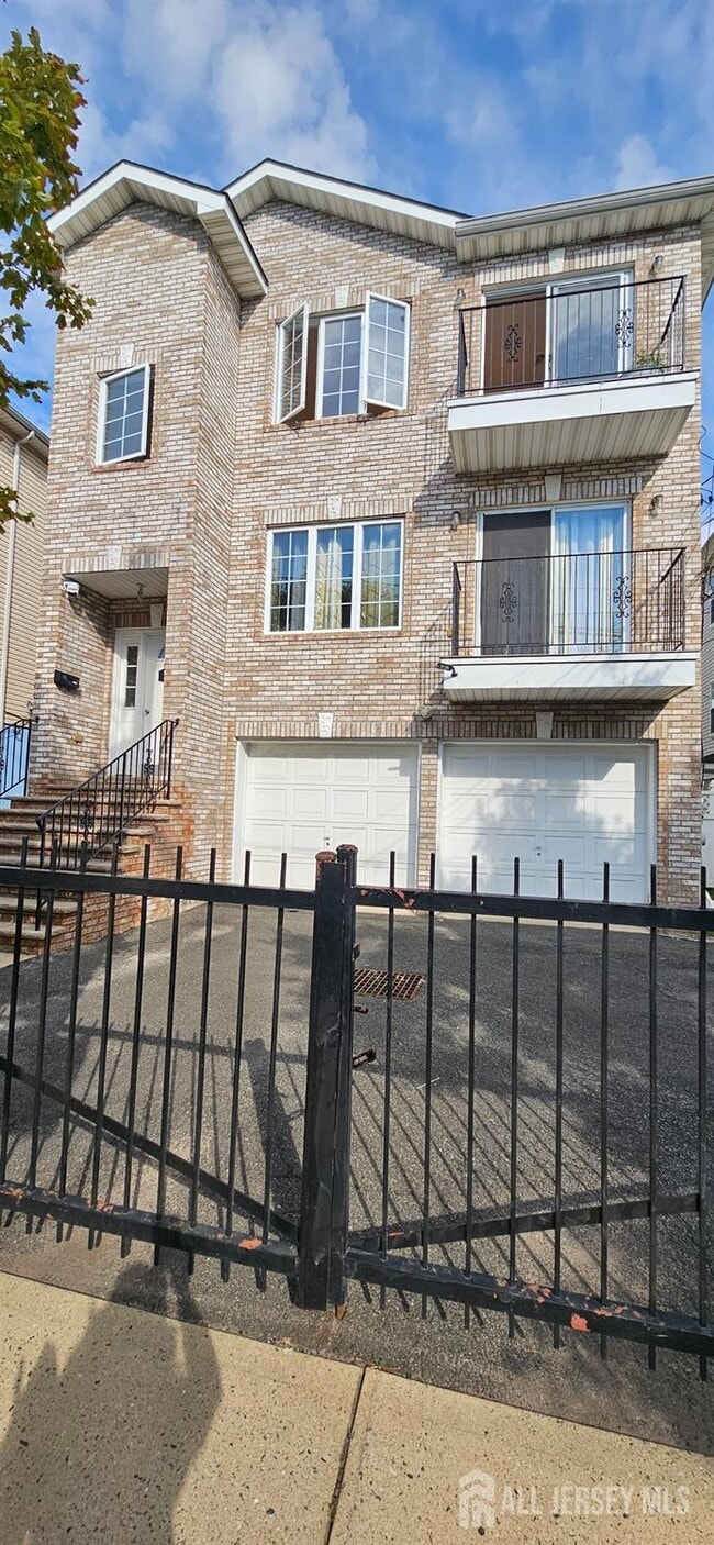 Building Photo - 655 4th St