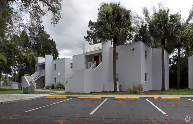 Building Photo - Peppertree Apartments