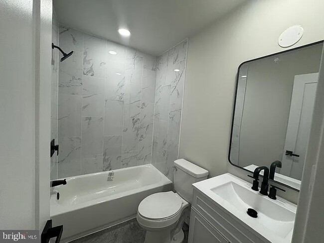 Building Photo - 2218 Jensen Pl