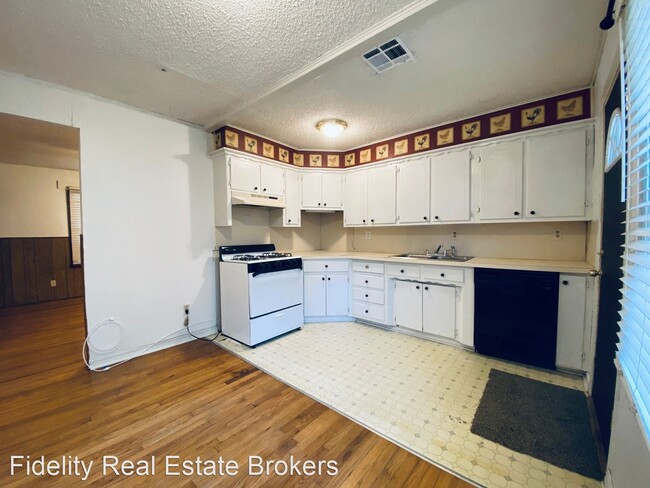 Building Photo - 3 br, 1 bath House - 3901 S Youngs Blvd