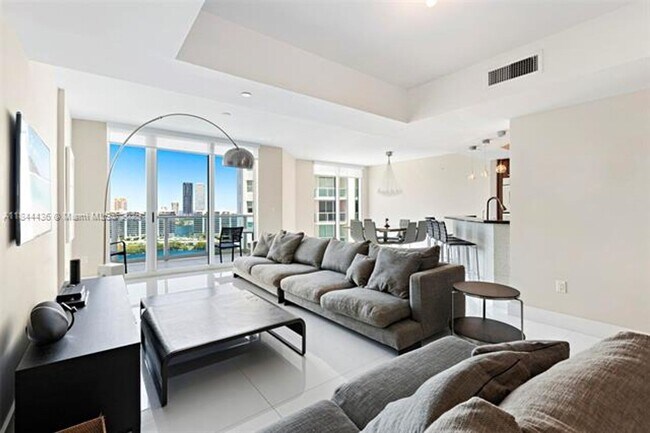 Foto del edificio - 3301 NE 183rd St