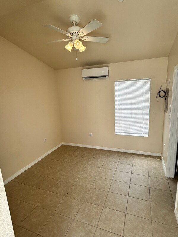 Foto del edificio - 2727 Frontage Rd