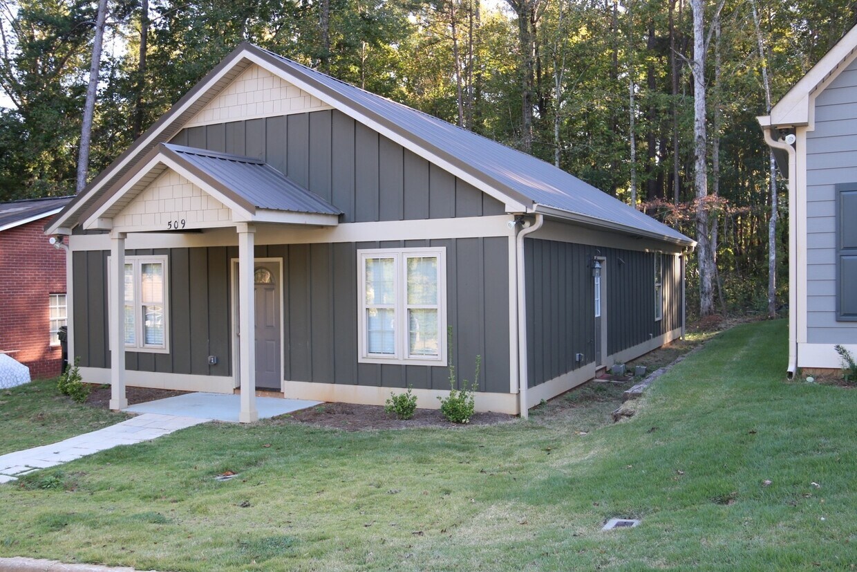 Primary Photo - Luxurious Cottage-House Rental in Auburn