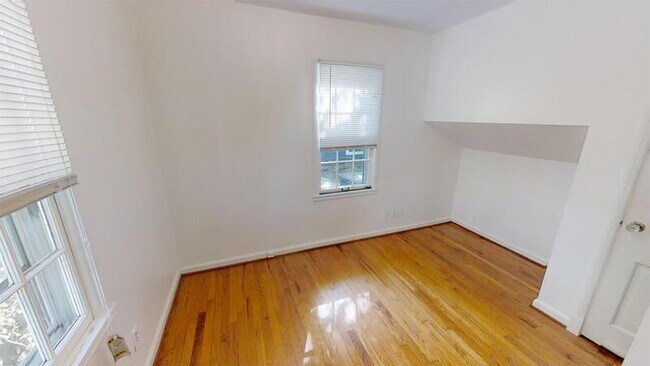 Foto del edificio - 910 Sylvan Ave