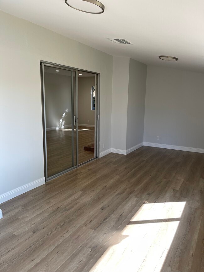 Foto del edificio - 4803 Lowell Ave