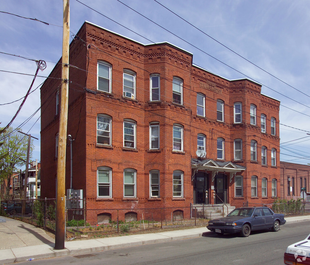 Building Photo - 37-39 School St