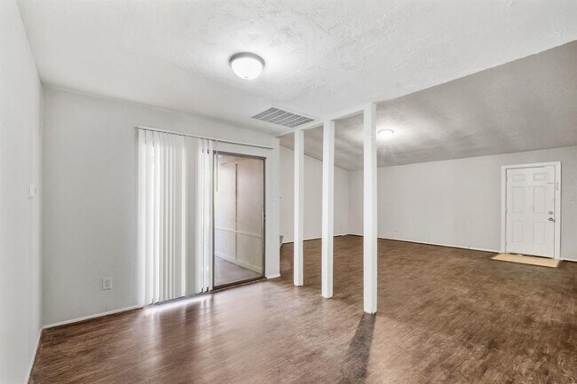 Foto del edificio - 15627 Summer Briar Ct