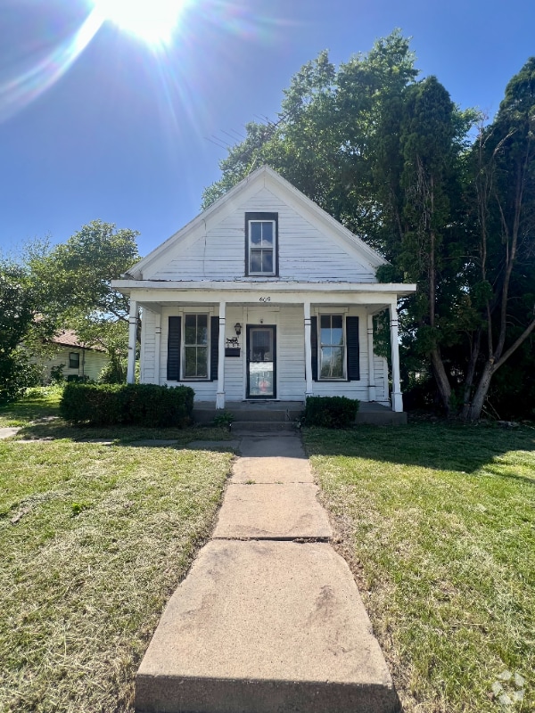 Building Photo - 609 N Garfield Ave