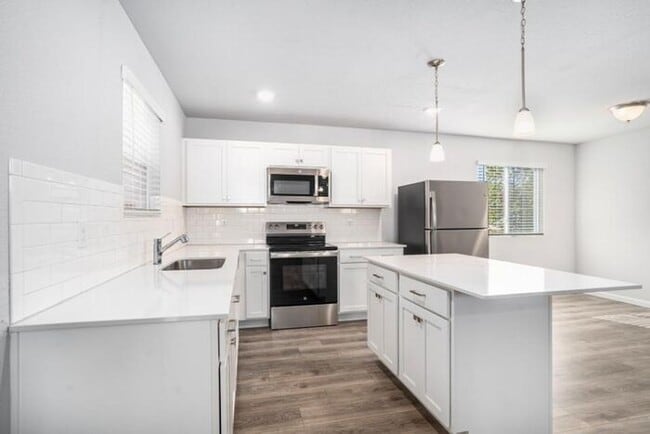 Building Photo - 115 Iris Ct