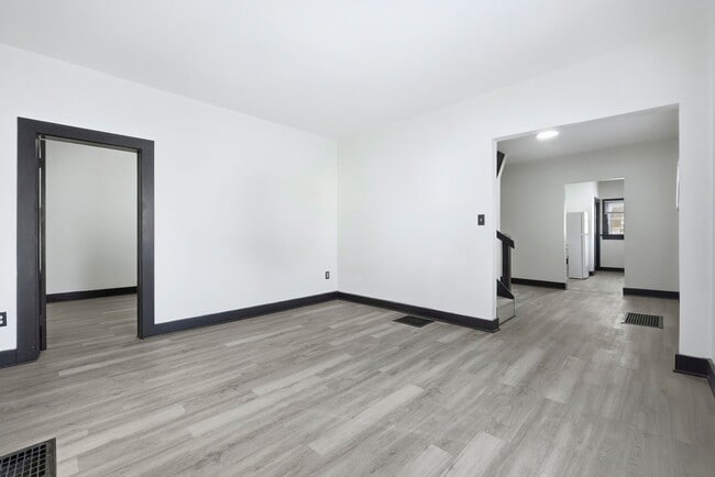 Foto del edificio - 2406 Miner St