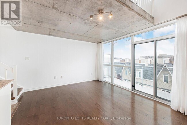 Building Photo - 954-954 King St W