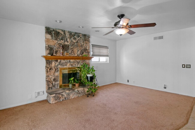 Building Photo - 1034 Thompson Ave N