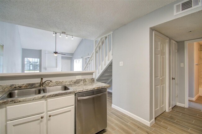 Foto del edificio - 810 Dunson Glen Dr