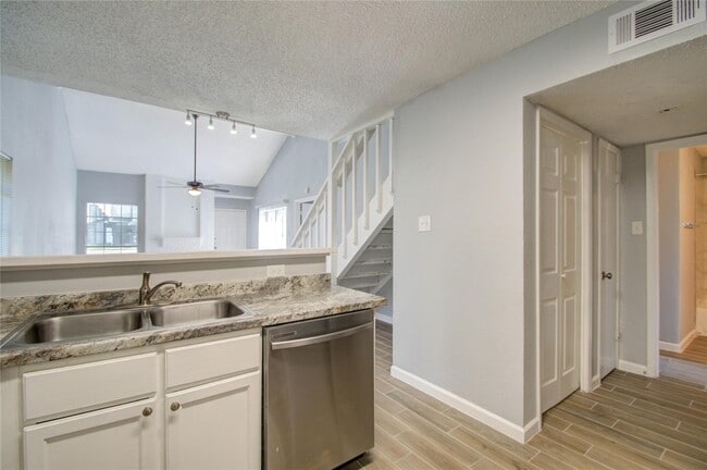 Building Photo - 810 Dunson Glen Dr