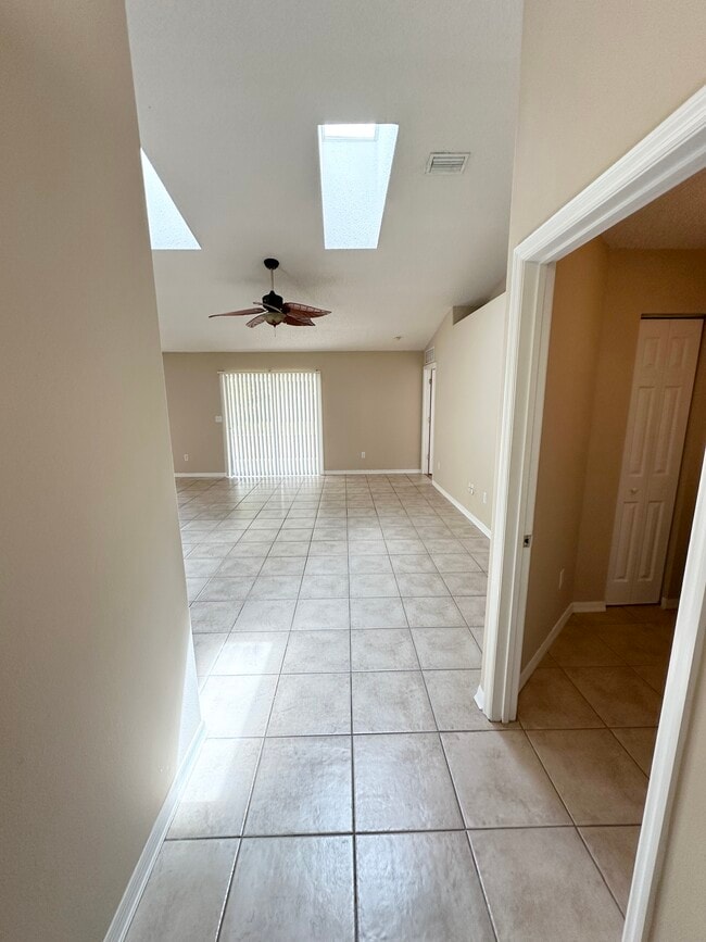 Building Photo - 36 Port Royal Dr