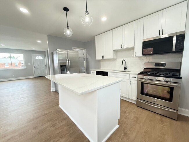 Building Photo - Four-Bedroom Home in Baltimore