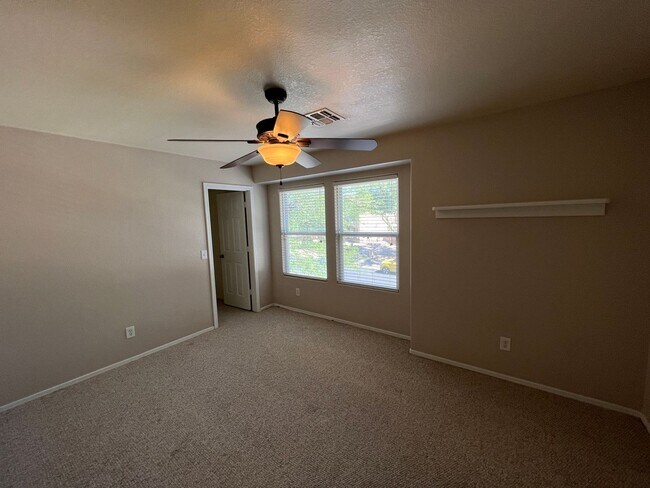 Building Photo - 13153 N Tanner Robert Dr