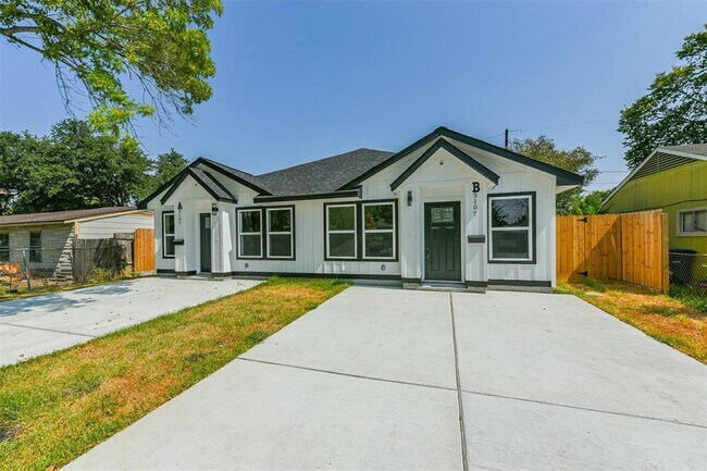 Foto del edificio - 5107 Lyndhurst Dr