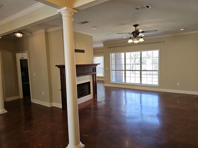 Foto del edificio - 132 Middlefield Dr