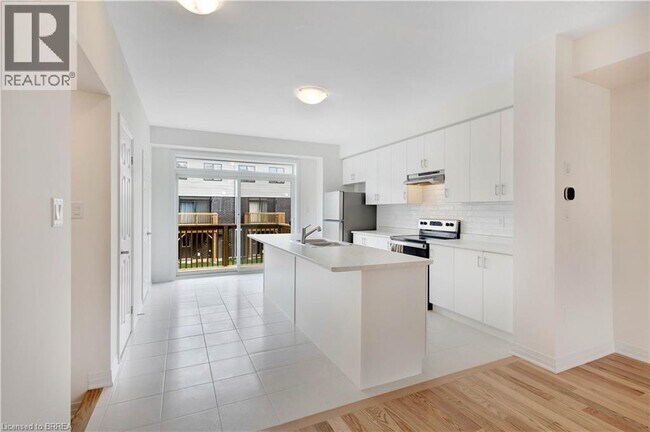 Building Photo - 26 Hine Rd