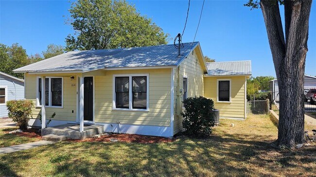 Building Photo - 1614 N Lynn St
