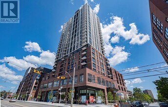 Building Photo - 10 Oak St